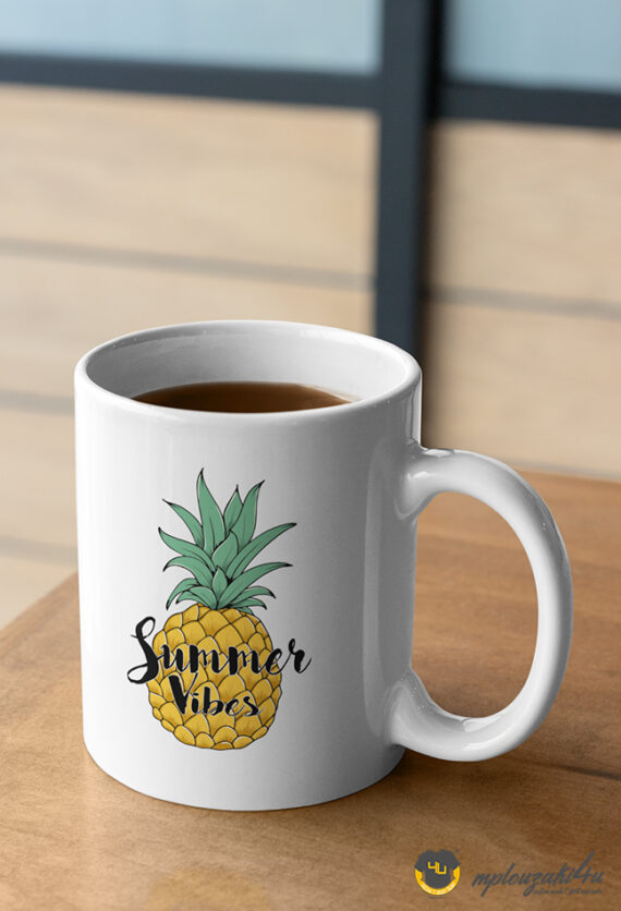 Pinapple-summer-vibes-m