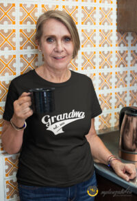 Grandma-est-b